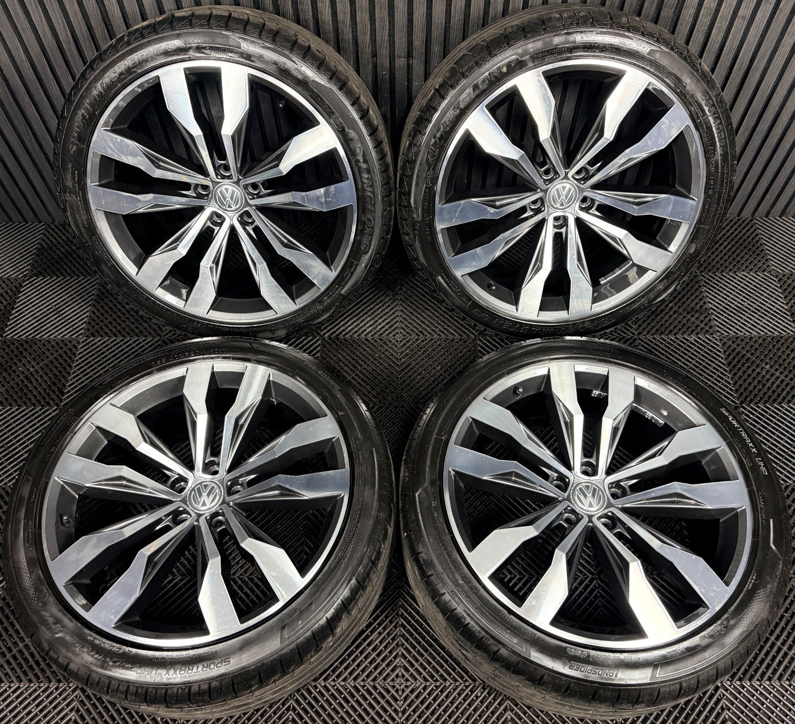 20'' VW Tiguan R Line Suzuka Grey Dc Alloy Wheels Tyre Alloys 5NA601025G Genuine