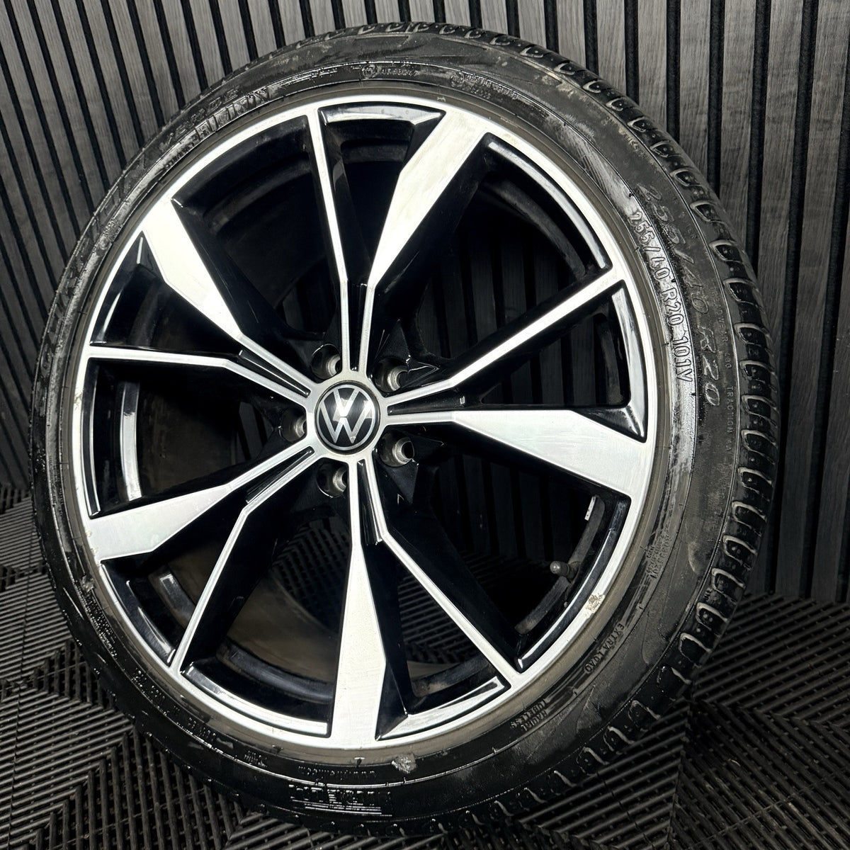1X 20'' VW Tiguan Misano R Line 5NA601025AH Black DC Alloy Tyre Wheel Genuine