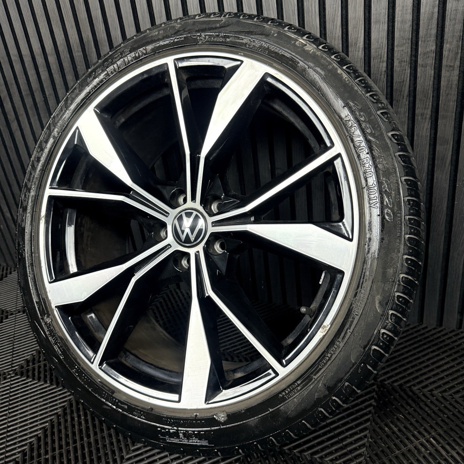 1X 20'' VW Tiguan Misano R Line 5NA601025AH Black DC Alloy Tyre Wheel Genuine