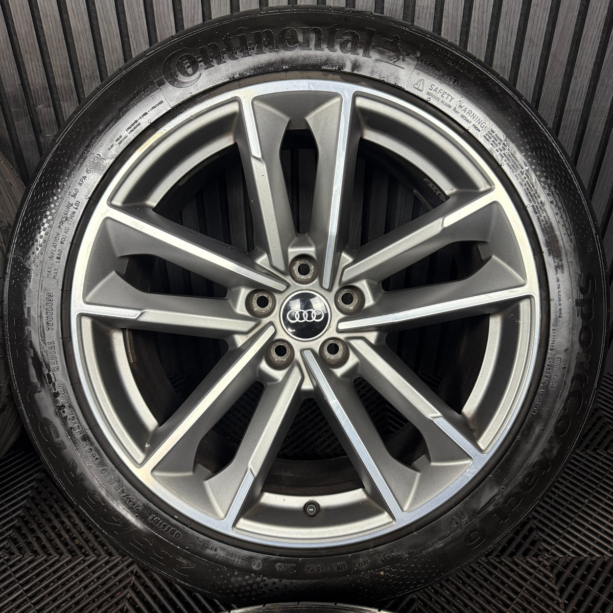 19'' GENUINE AUDI Q3 S LINE GREY DC 5 DOUBLE SPOKE ALLOY WHEELS TYRES 83A601025B