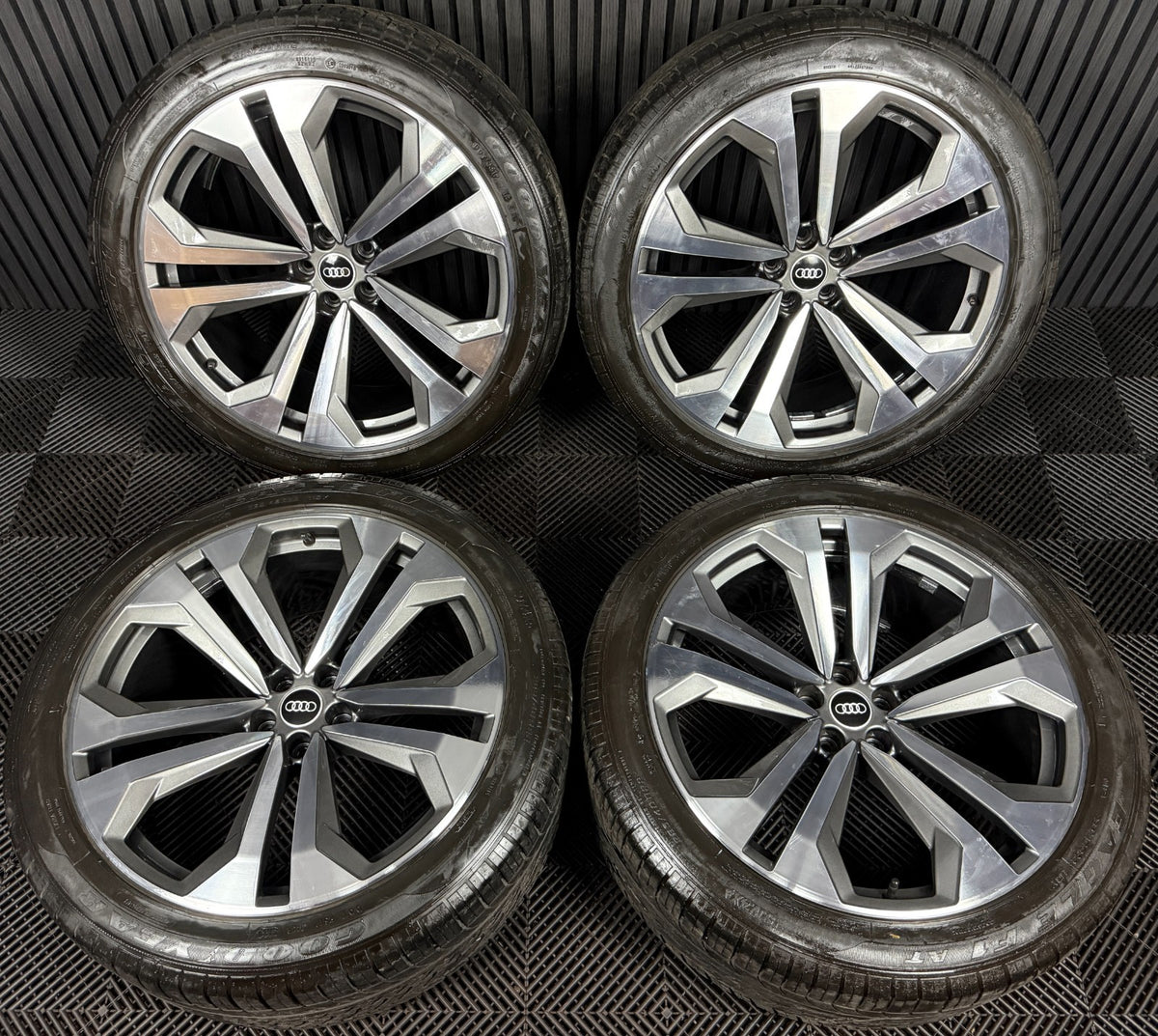 22'' GENUINE AUDI SQ8 Q8 S LINE 4M ALLOY WHEELS ALLOYS TYRES 4M8601025K