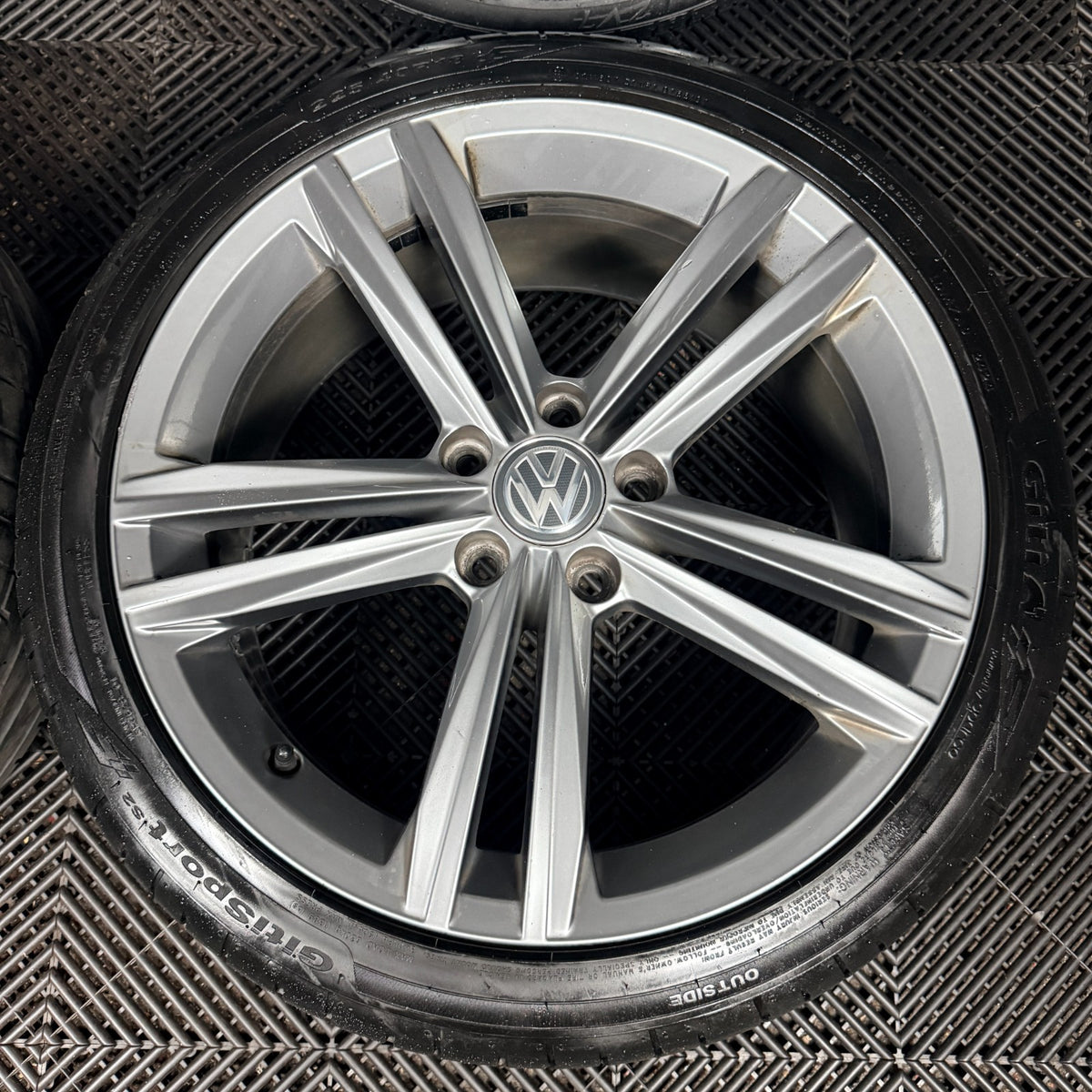 18" VW Golf Sebring GTD GTI GT Mk7 Alloy Wheel Tyres 5G0601025DC Genuine