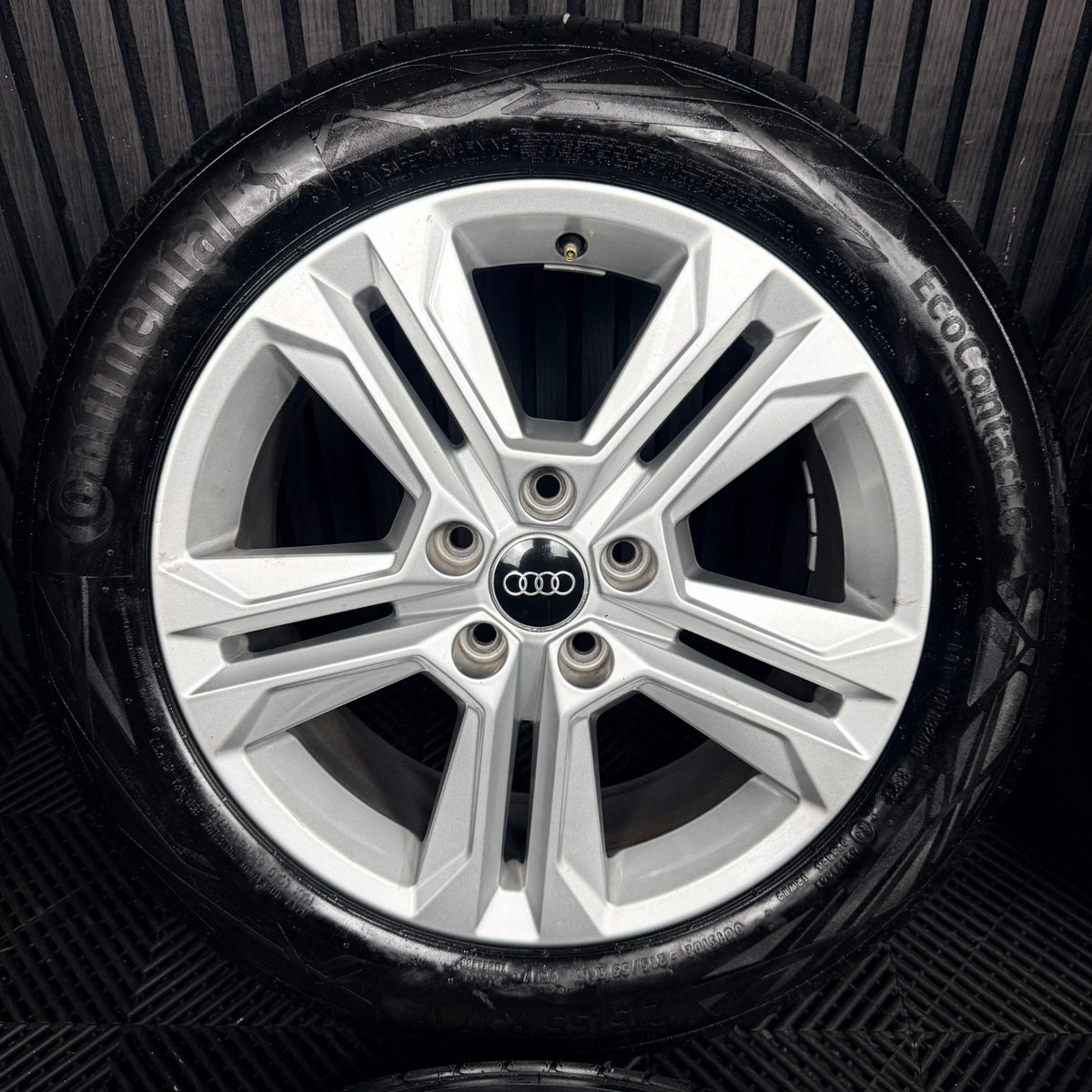 17'' Audi Q2 5 Double Spoke Alloy Wheels Tyres Alloys 81A601025AJ Genuine