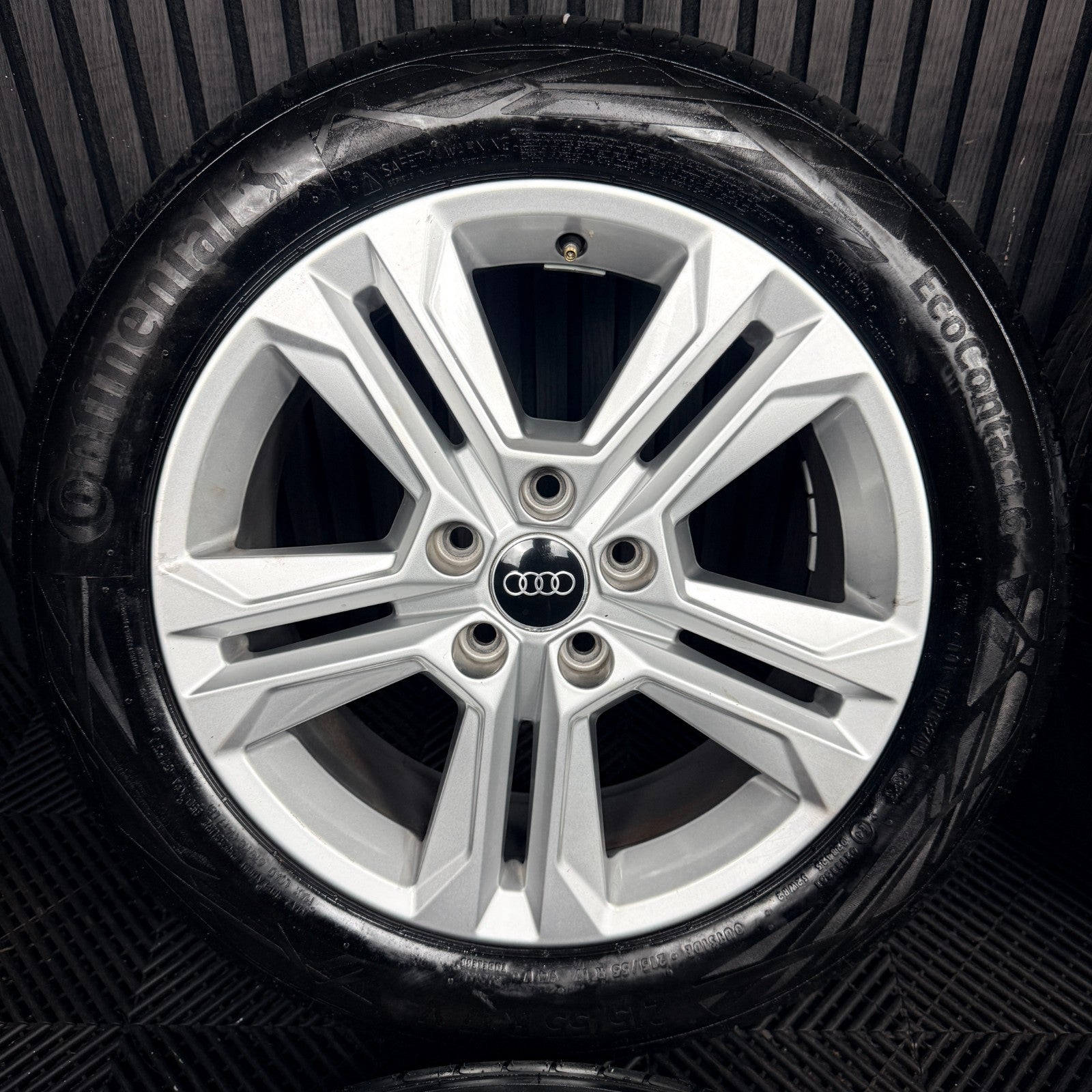 17'' Audi Q2 5 Double Spoke Alloy Wheels Tyres Alloys 81A601025AJ Genuine
