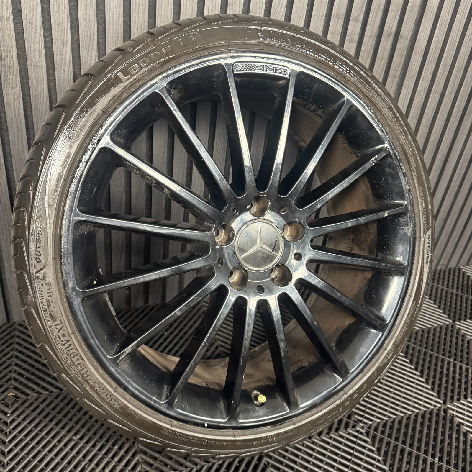 1X 19" GENUINE MERCEDES A CLASS CLA A35 BLACK ALLOY WHEEL TYRE W176 A1764010502