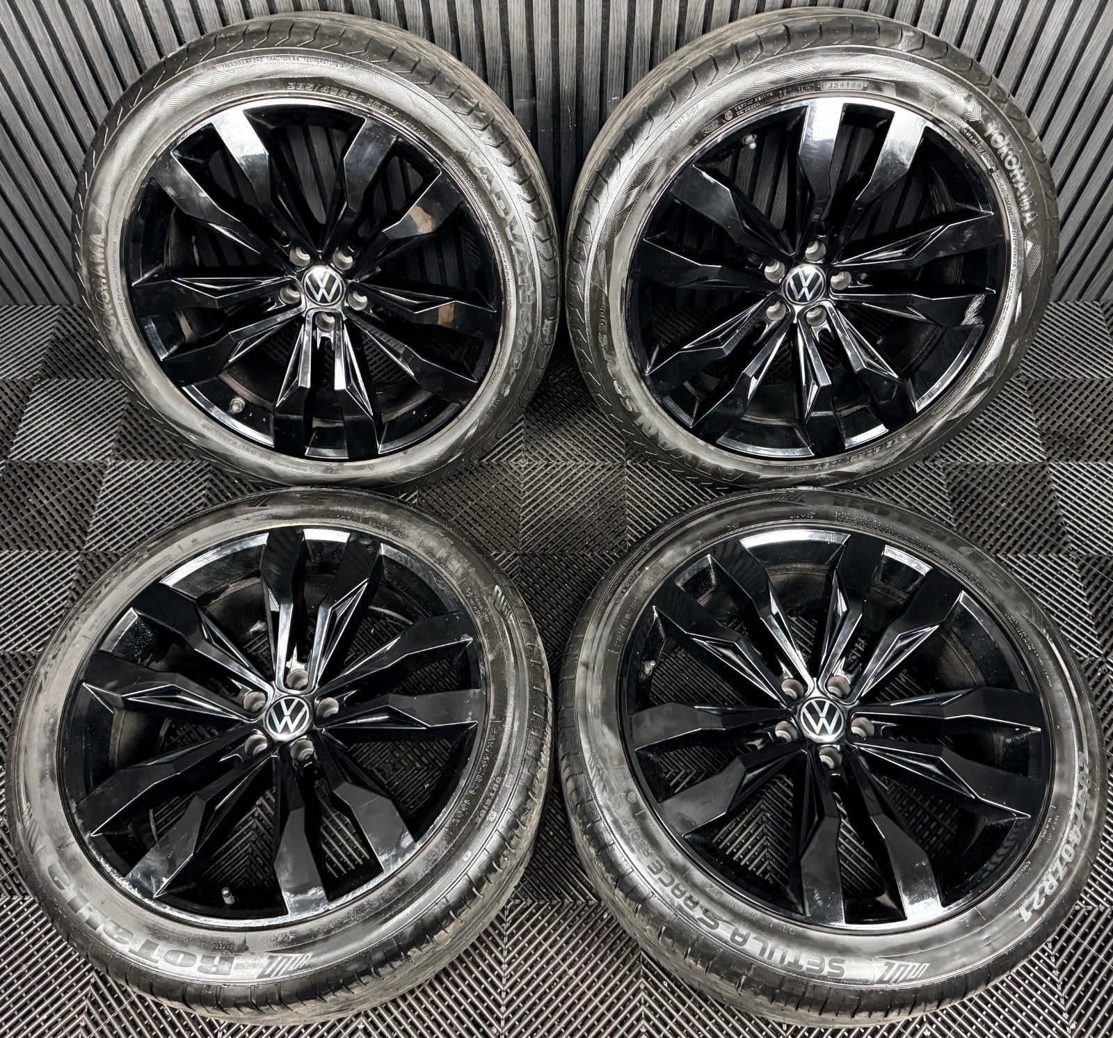 21'' VW Touareg Suzuka Black R Line Alloy Wheels Tyres Q7 760601025D Genuine