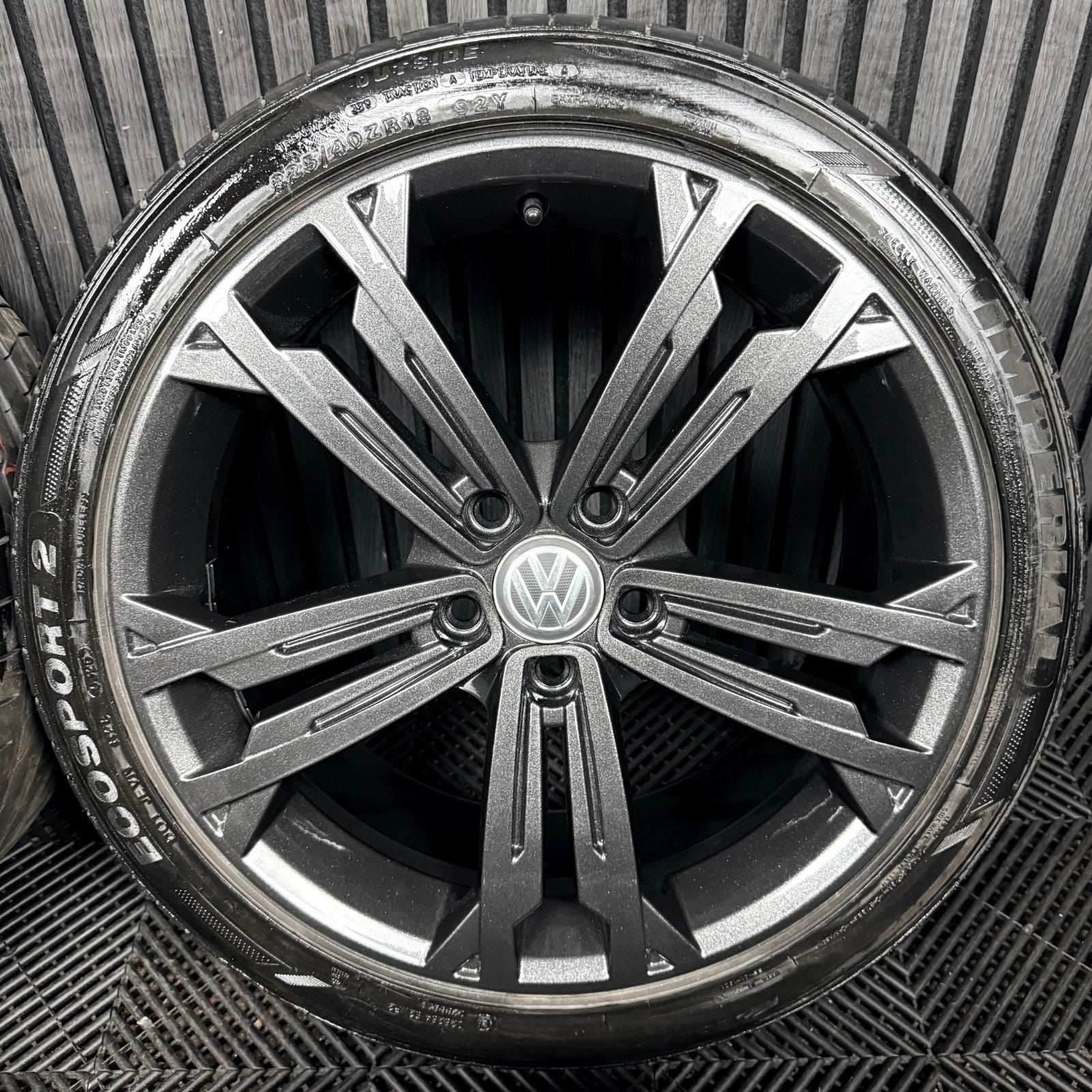 18" VW Golf Seville Grey GTD GT Mk7 Alloy Wheel Tyres 5G0601025CM Genuine