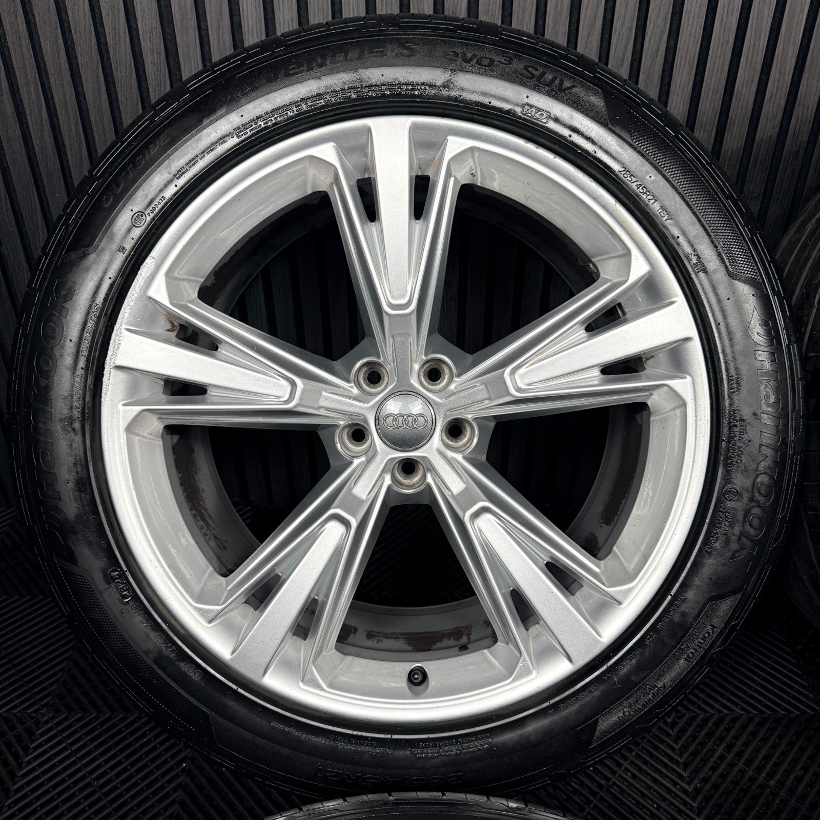 21'' Audi Q8 S Line 5 Spoke Alloy Wheels Alloys Tyres 4M8601025H Genuine
