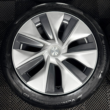 19'' Tesla Model Y Silver With Caps Alloys Wheels 1188222-00-B Genuine