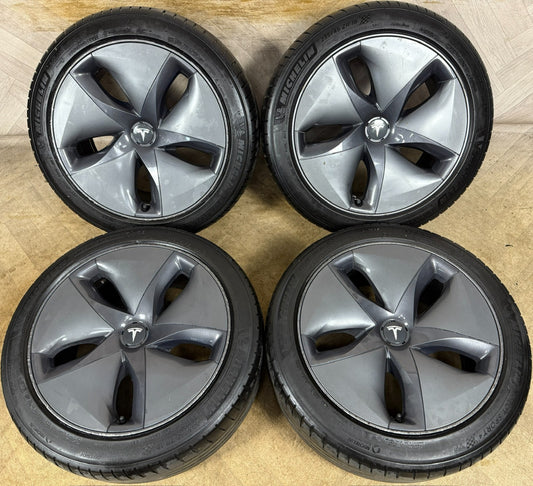 18'' GENUINE TESLA MODEL 3 GREY WITH CAPS ALLOYS WHEELS 1044221-00-C