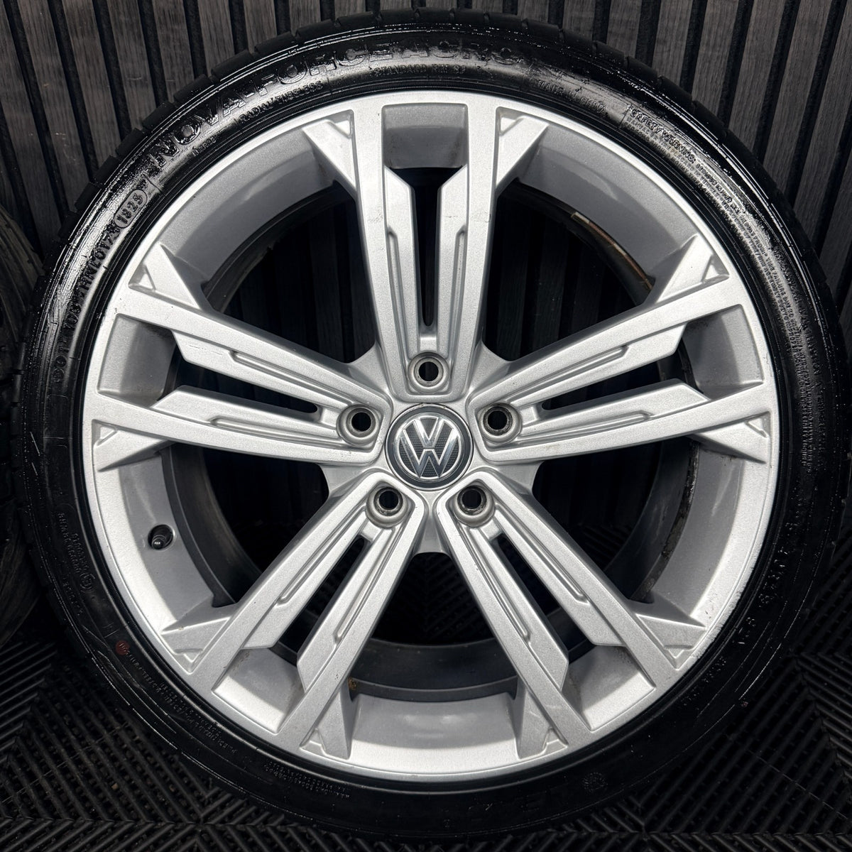 18" VW Golf Seville Silver GTD GT Mk7 Alloy Wheel Tyres 5G0601025CM Genuine