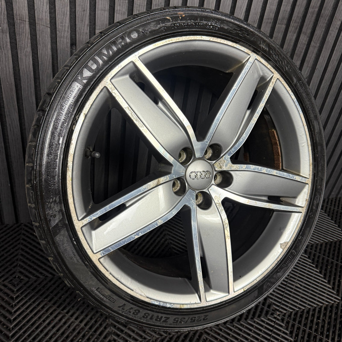 1X 18'' GENUINE VW AUDI A1 8X1 ALLOY WHEEL TYRE SINGLE 8XA601025F 7.5J ET37.5