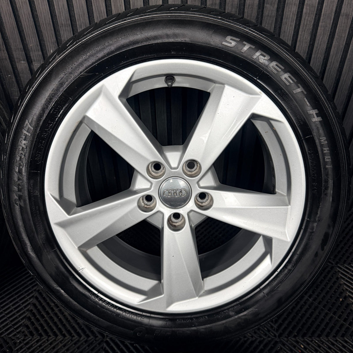 17'' Audi Q2 5 Spoke Alloy Wheels Tyres Alloys 81A601025B Genuine
