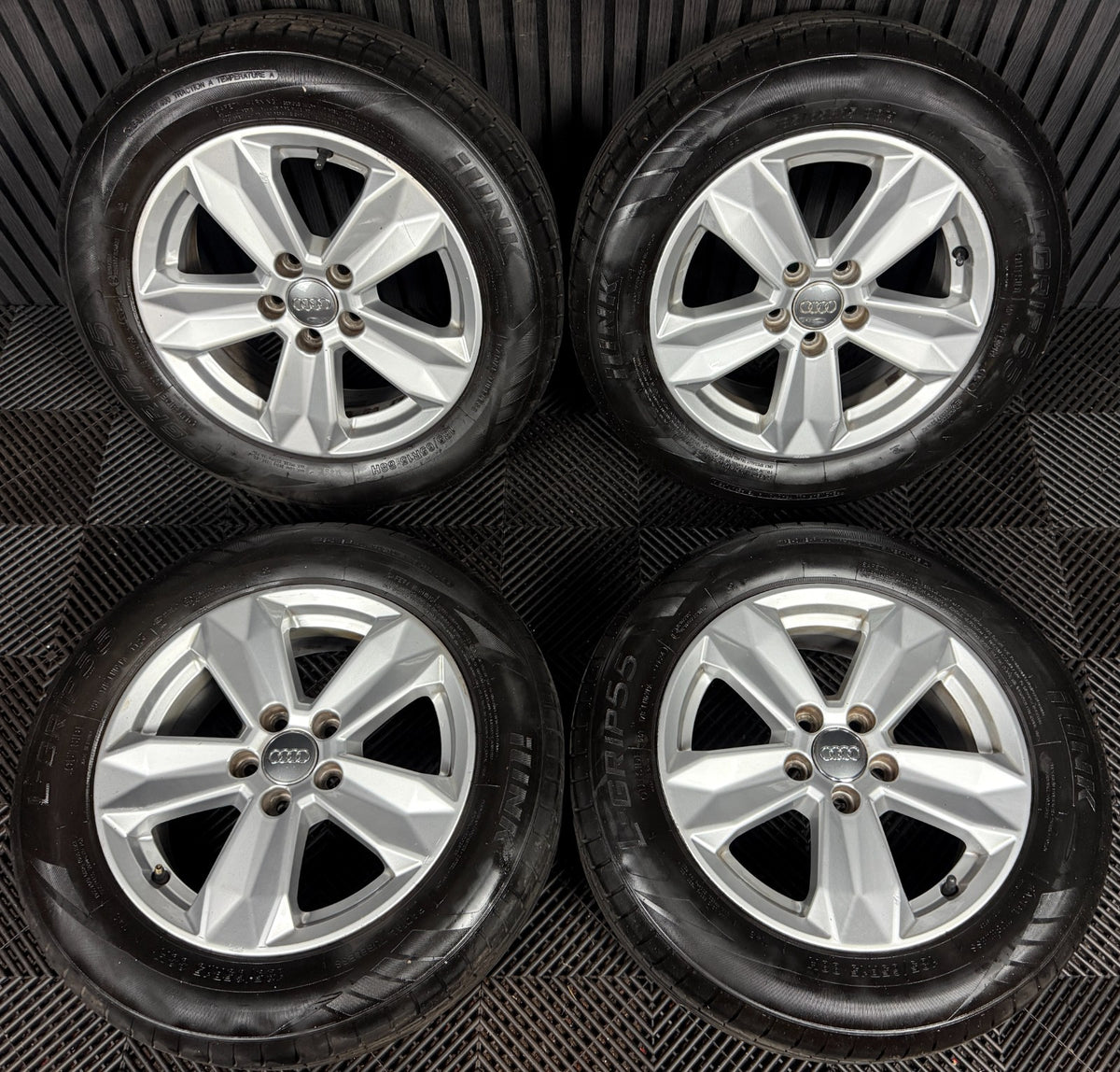 15'' GENUINE AUDI A1 5 SPOKE ALLOY WHEELS ALLOYS TYRES 82A601025