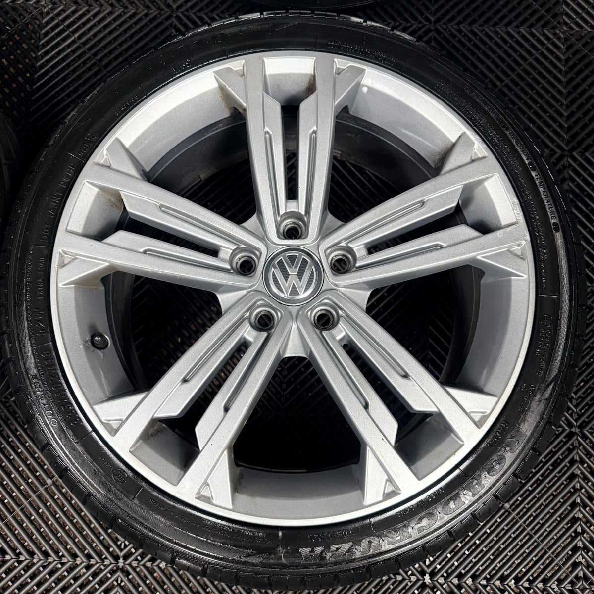 18" VW Golf Seville Silver GTD GT Mk7 Alloy Wheel Tyres 5G0601025CM Genuine