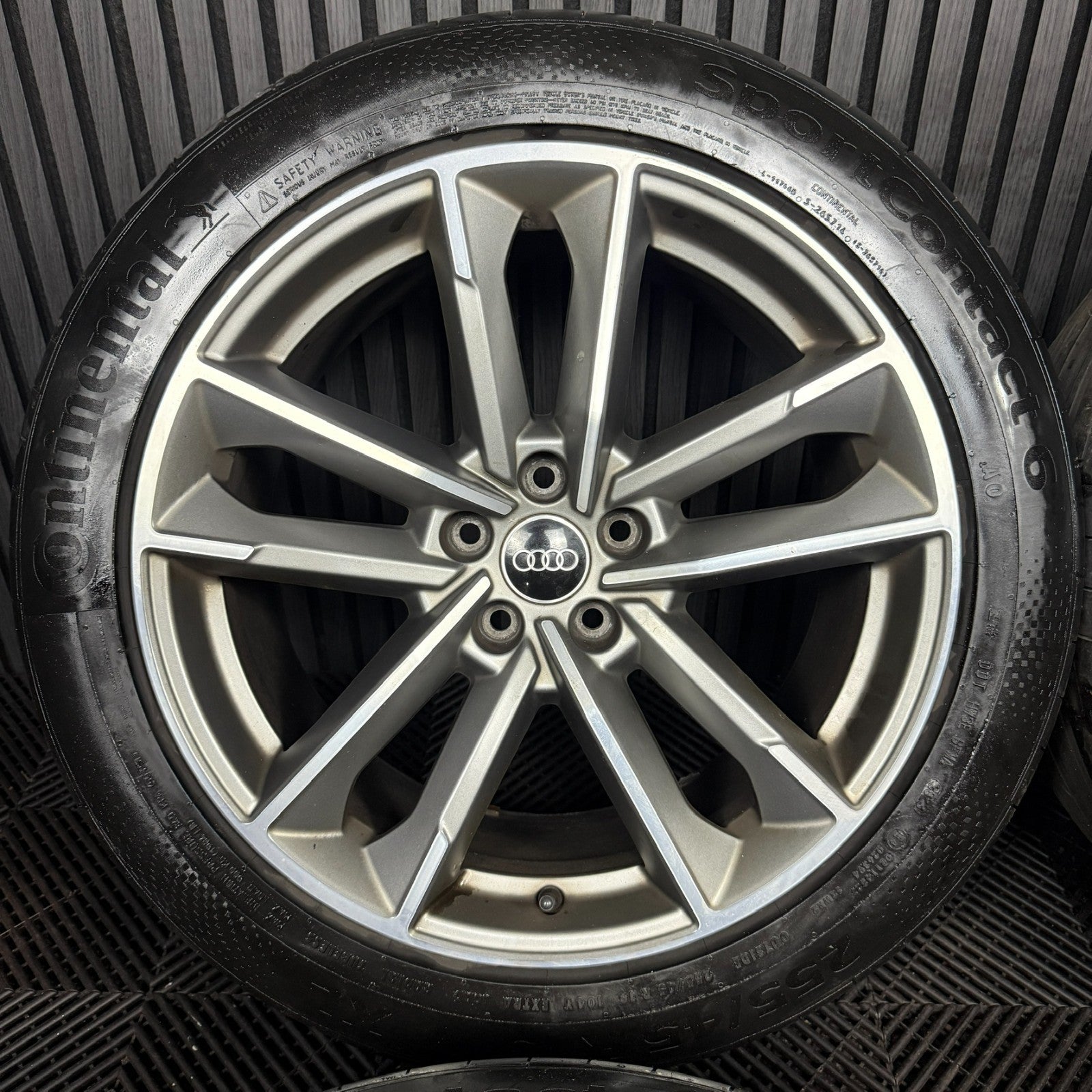 19'' GENUINE AUDI Q3 S LINE GREY DC 5 DOUBLE SPOKE ALLOY WHEELS TYRES 83A601025B