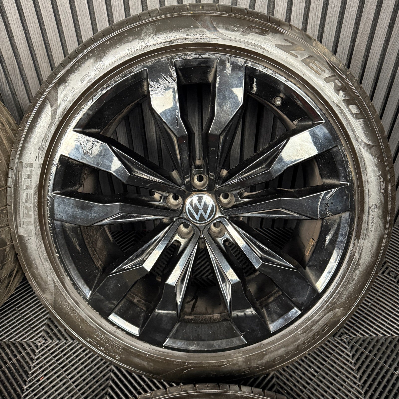 21'' GENUINE VW TOUAREG SUZUKA BLACK ALLOY WHEELS ALLOYS TYRES Q7 760601025D