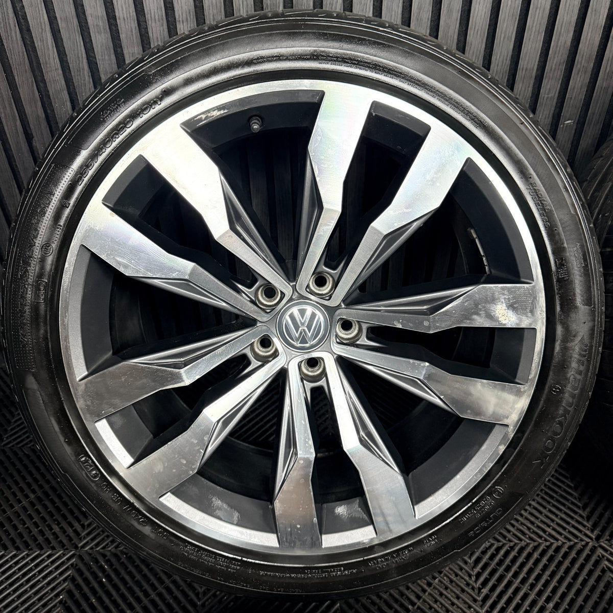 20'' VW Tiguan R Line Suzuka Grey Dc Alloy Wheels Tyre Alloys 5NA601025G Genuine