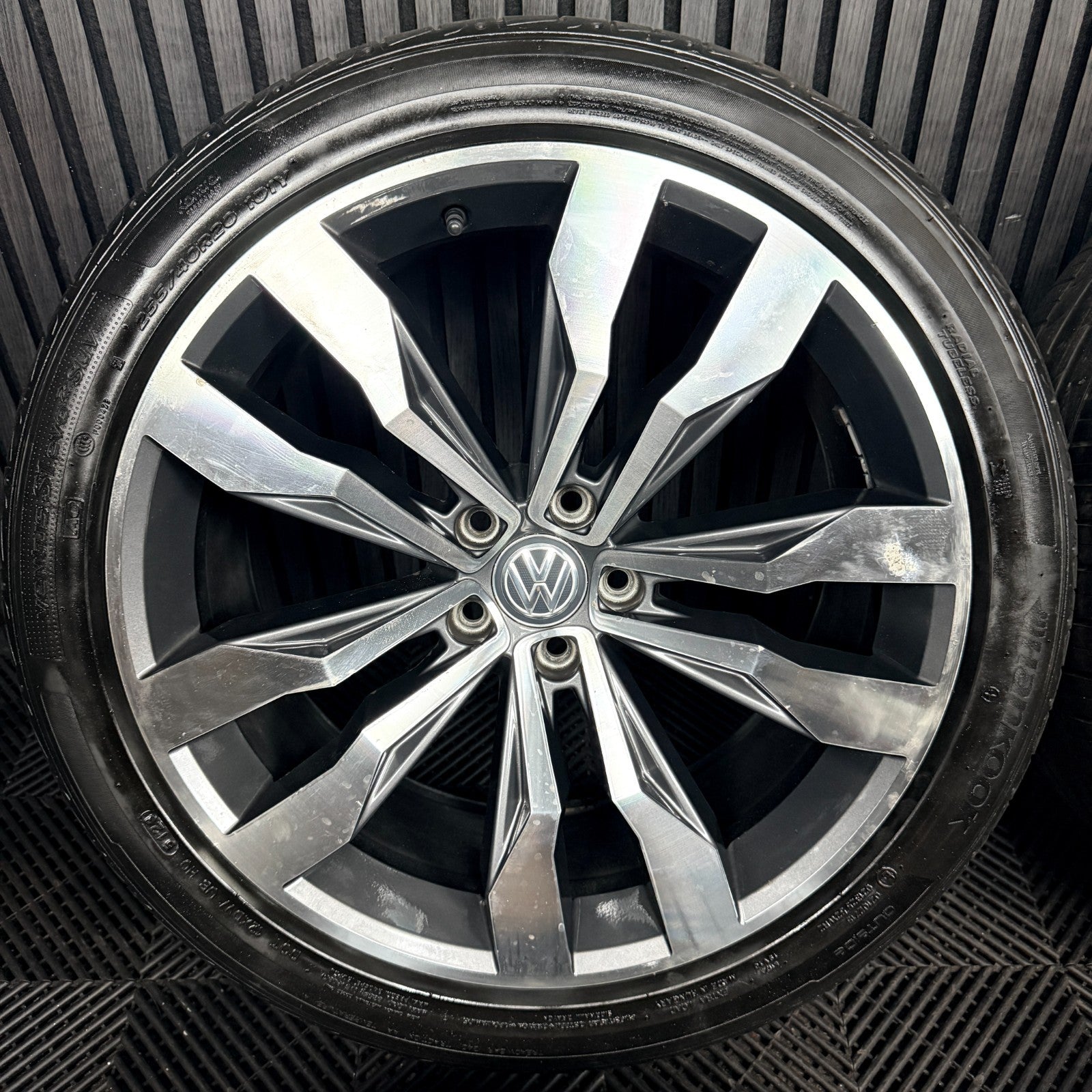 20'' VW Tiguan R Line Suzuka Grey Dc Alloy Wheels Tyre Alloys 5NA601025G Genuine