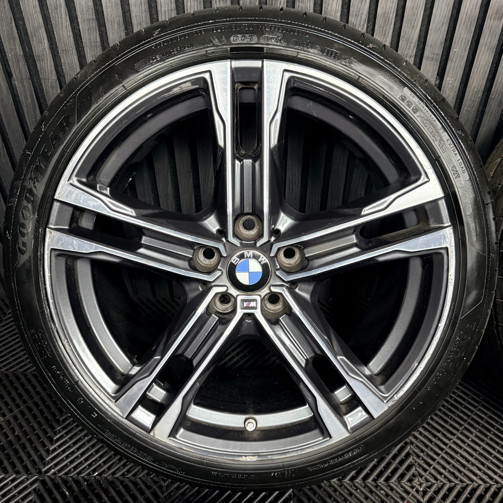 18'' BMW 1 Series 819 Grey M Sport 2 F40 F44 Alloy Wheels Tyres 8092352 Genuine