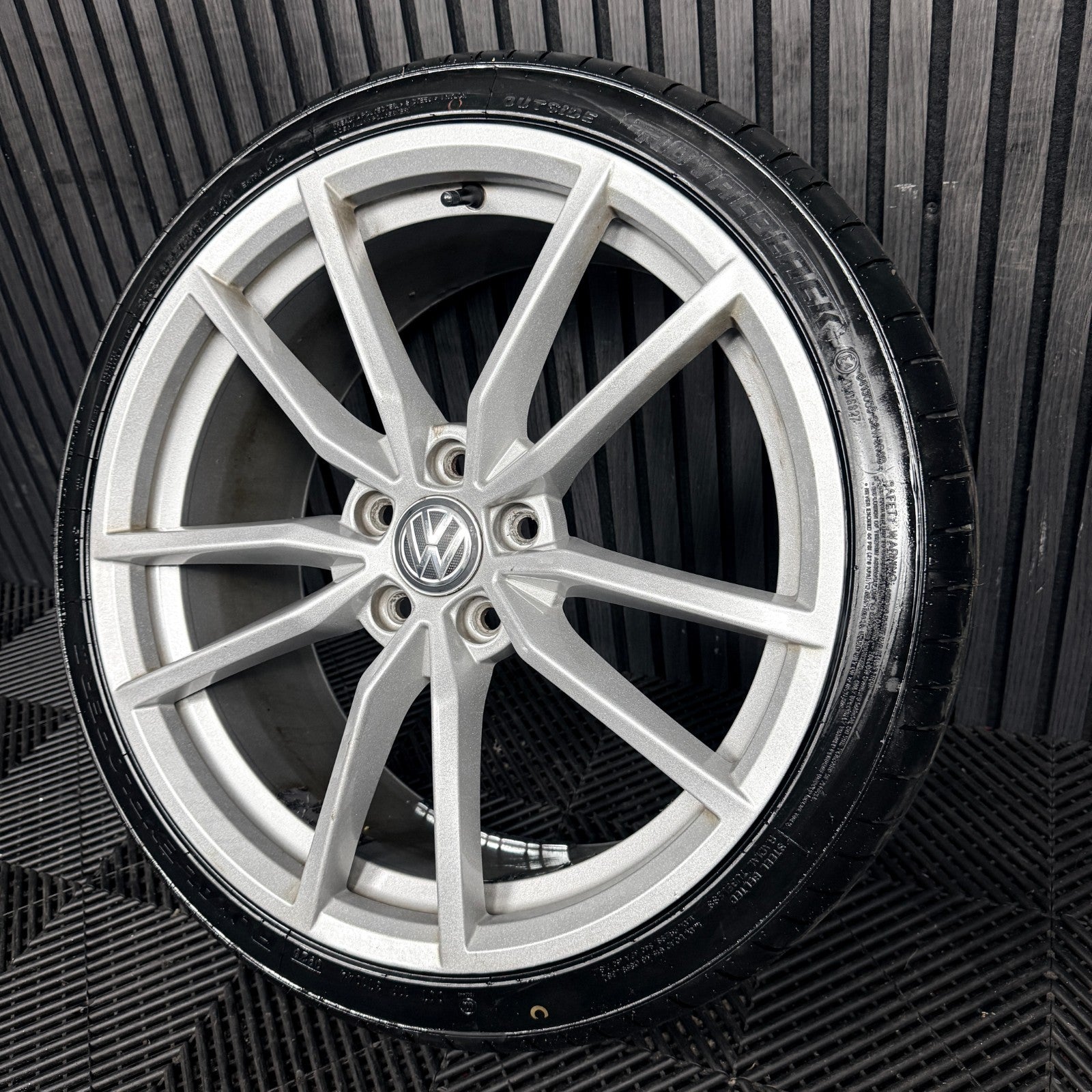 1X 19'' VW Golf R Pretoria Silver GTI MK7 Alloy Wheel Tyre 5G0601025AJ Genuine