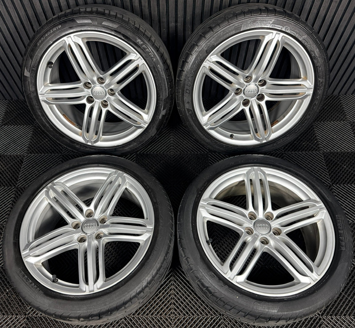 19'' Audi Q3 S Line 5 Triple Segment Wheels Tyres Alloys 8U0601025AC Genuine