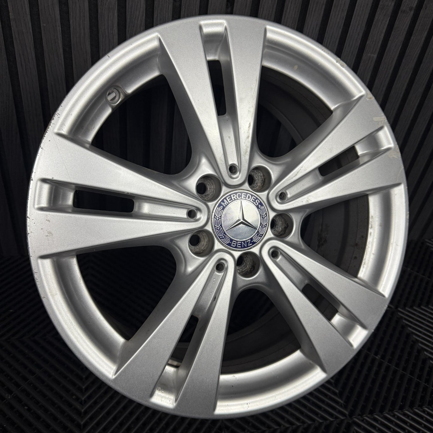 1X 17'' GENUINE MERCEDES A B CLASS CLA SILVER ALLOY WHEEL TYRE A2464011400