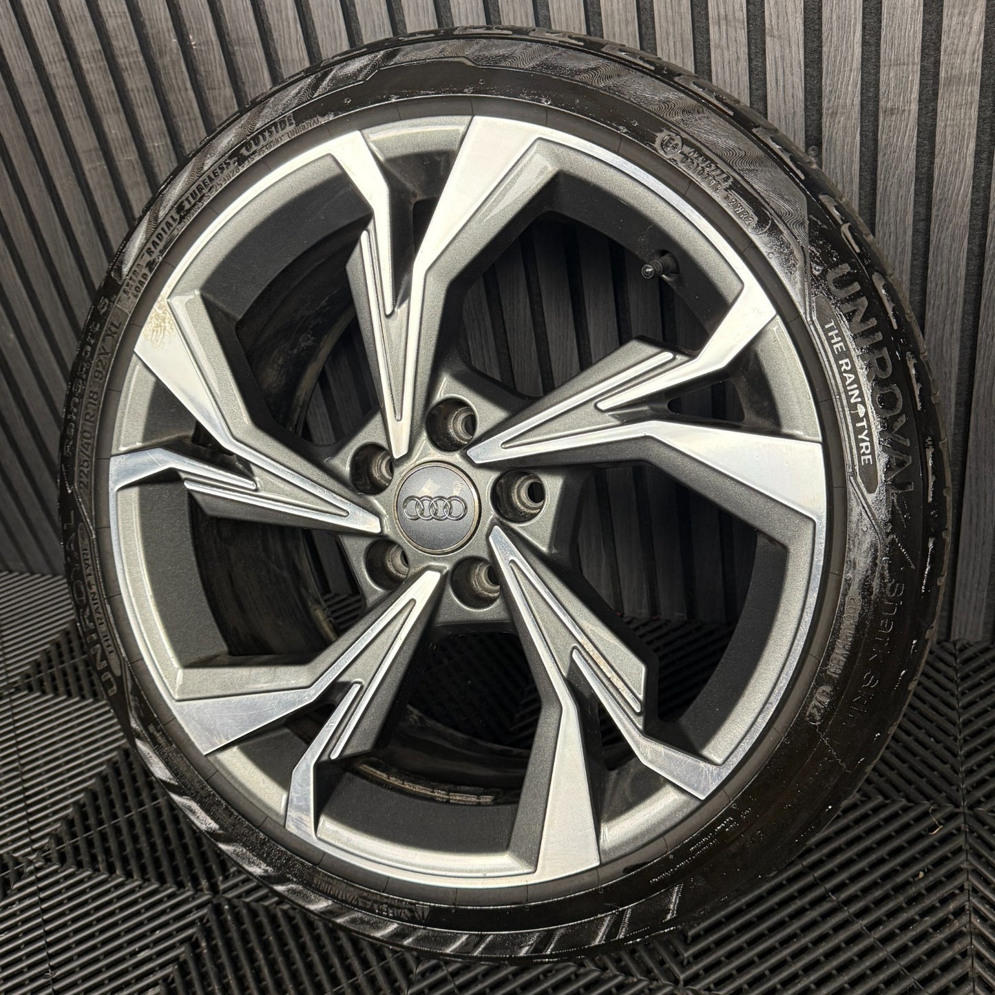 1X 18'' GENUINE AUDI A3 GREY DC ALLOY WHEEL TYRE 8Y0601025H SINGLE SPARE