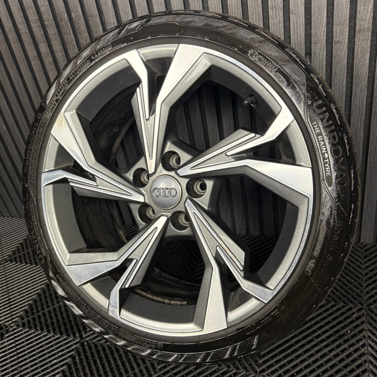 1X 18'' GENUINE AUDI A3 GREY DC ALLOY WHEEL TYRE 8Y0601025H SINGLE SPARE