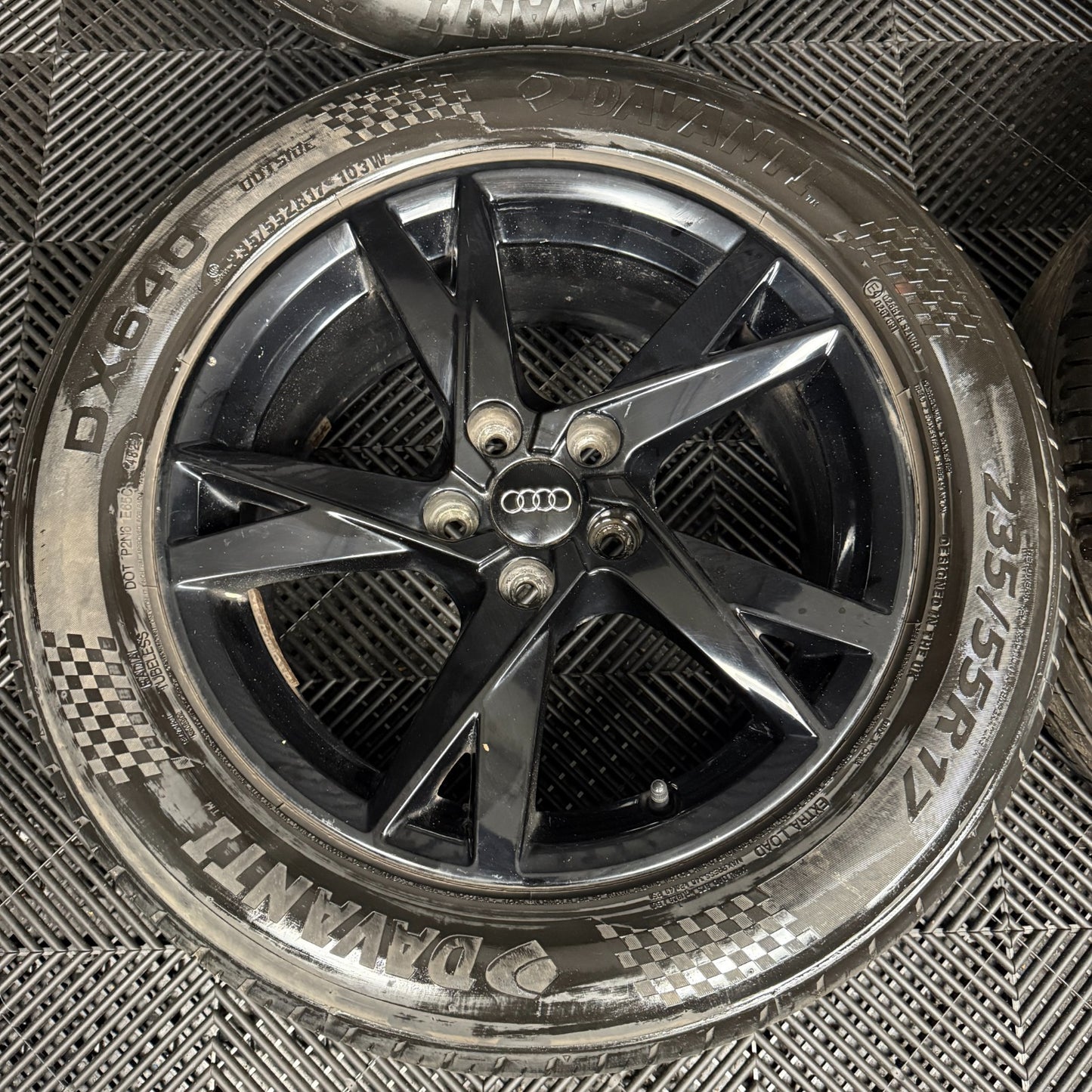 17'' GENUINE AUDI Q3 5 Y SPOKE BLACK TIGUAN ALLOY WHEELS TYRES ALLOYS