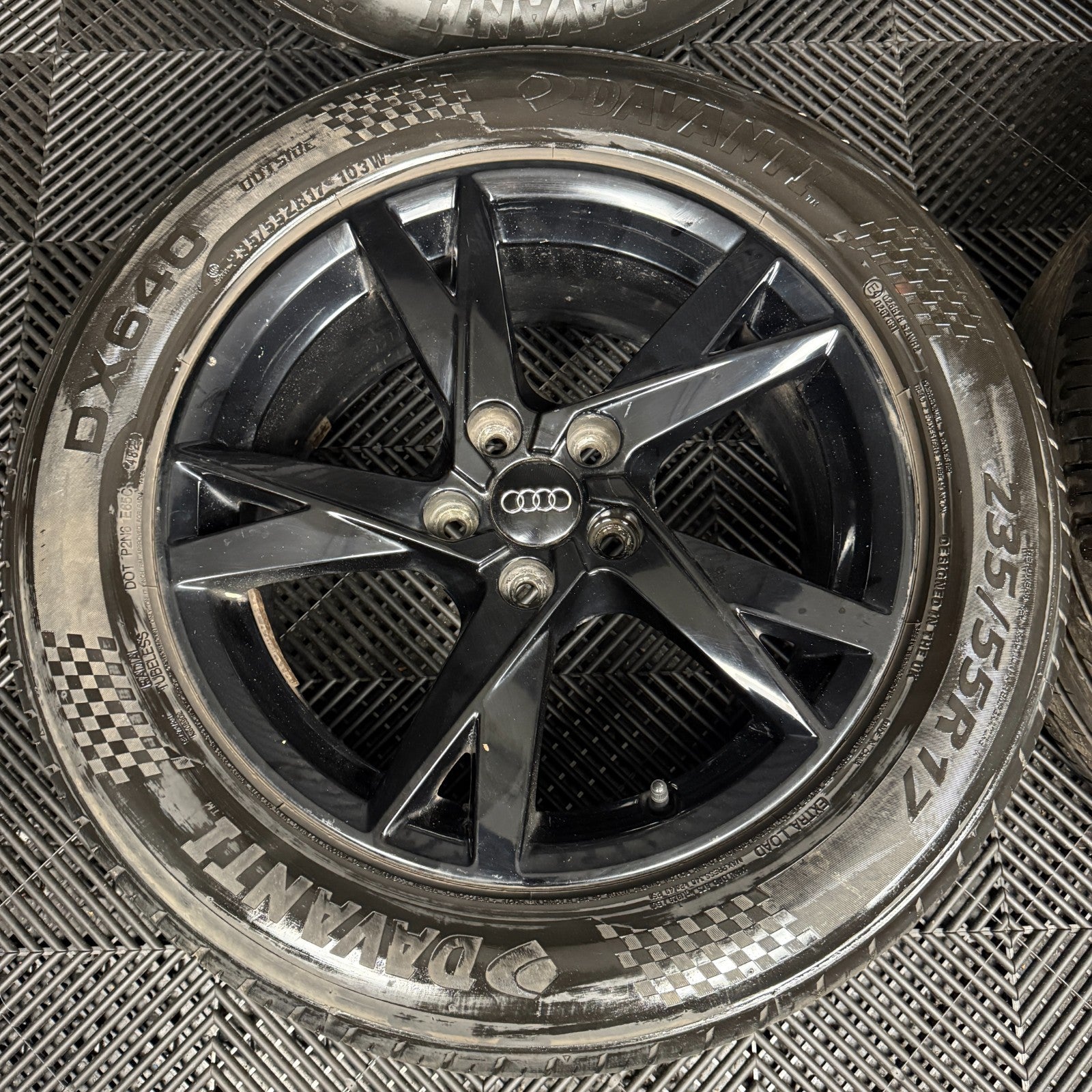 17'' GENUINE AUDI Q3 5 Y SPOKE BLACK TIGUAN ALLOY WHEELS TYRES ALLOYS