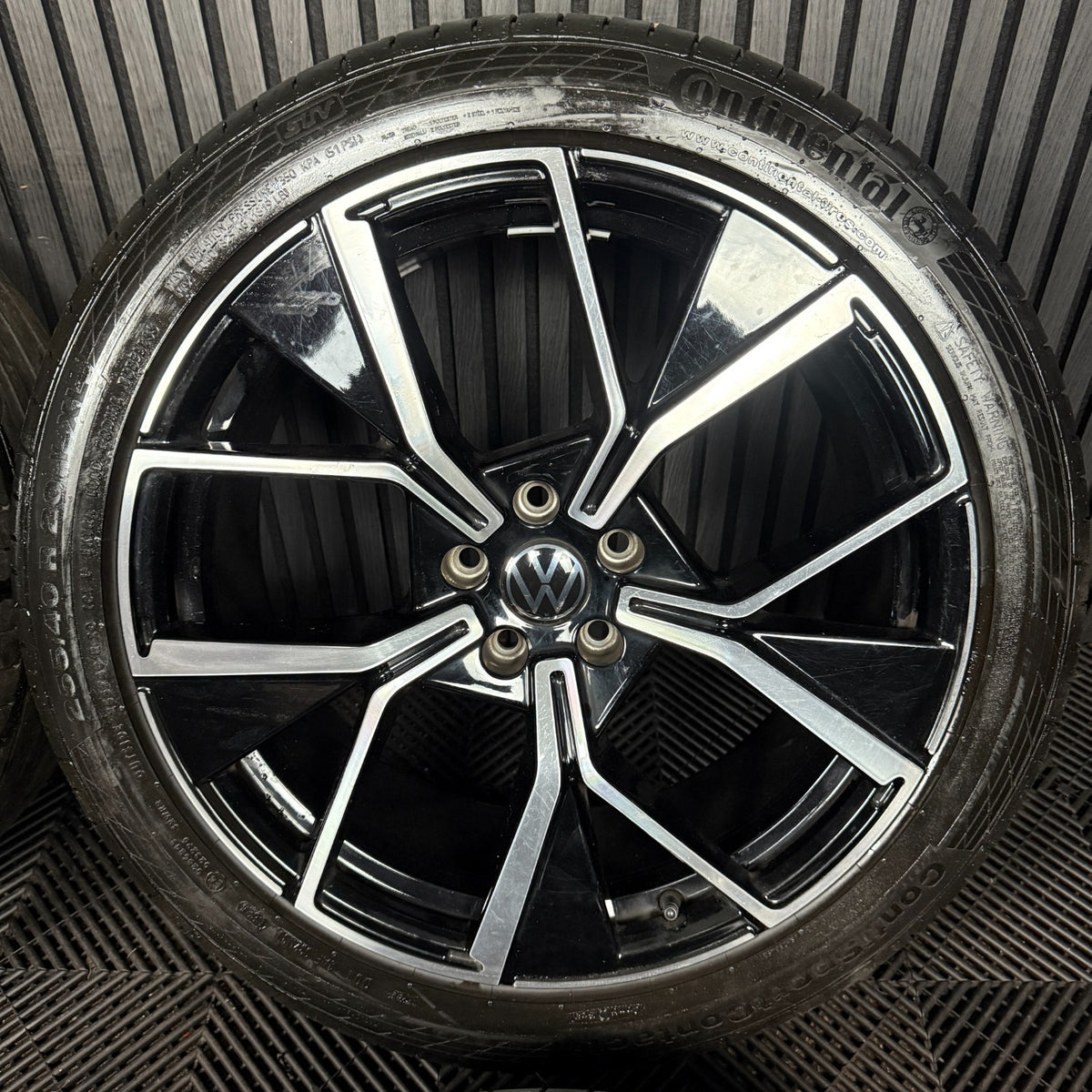 20" GENUINE VW TIGUAN R LINE LEEDS BLACK DC ALLOY WHEELS TYRES ALLOYS 571601025F
