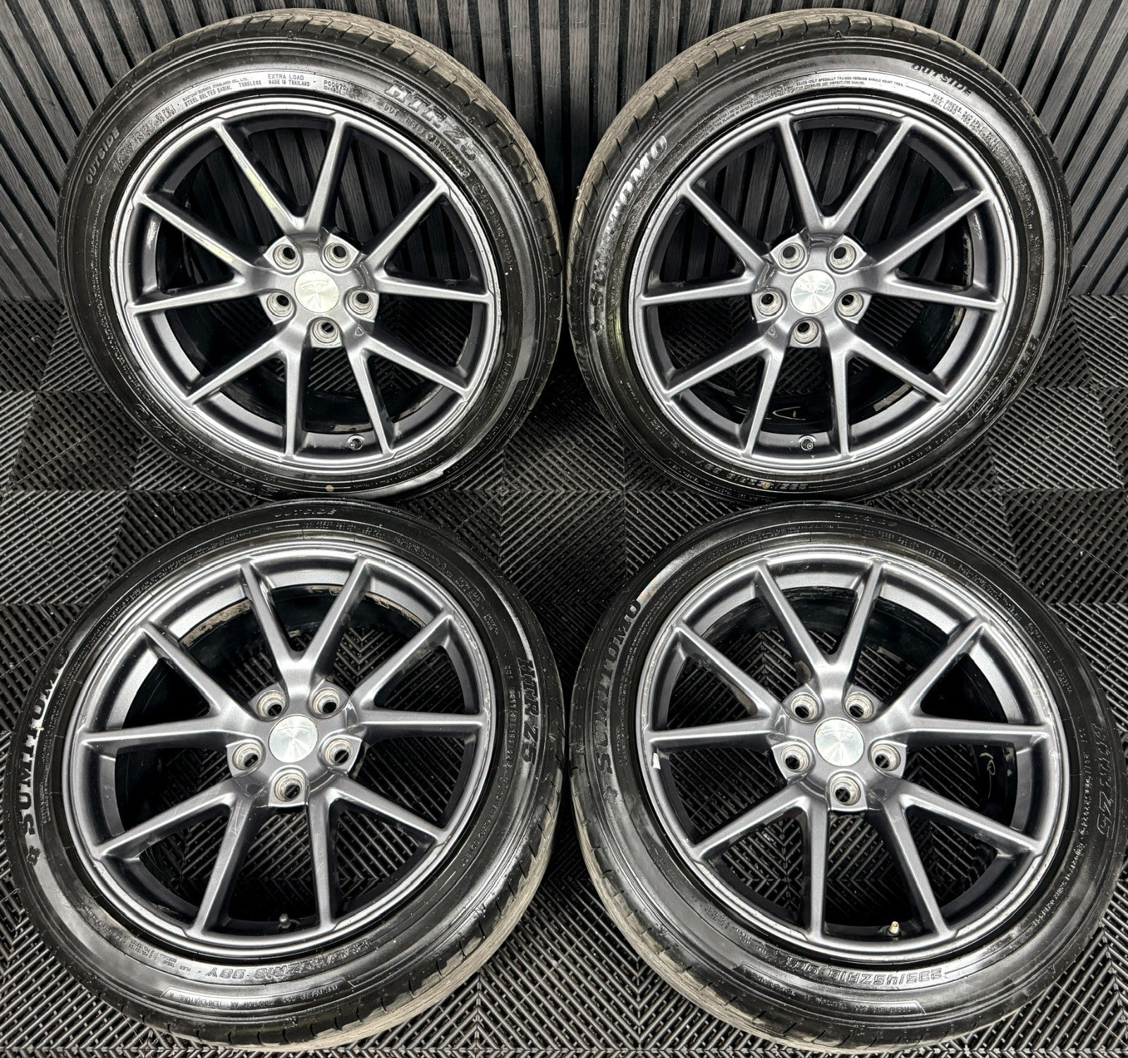 18'' Tesla Model 3 Grey Alloys Wheels Tyres 5X114.3 1044261-00-A Genuine