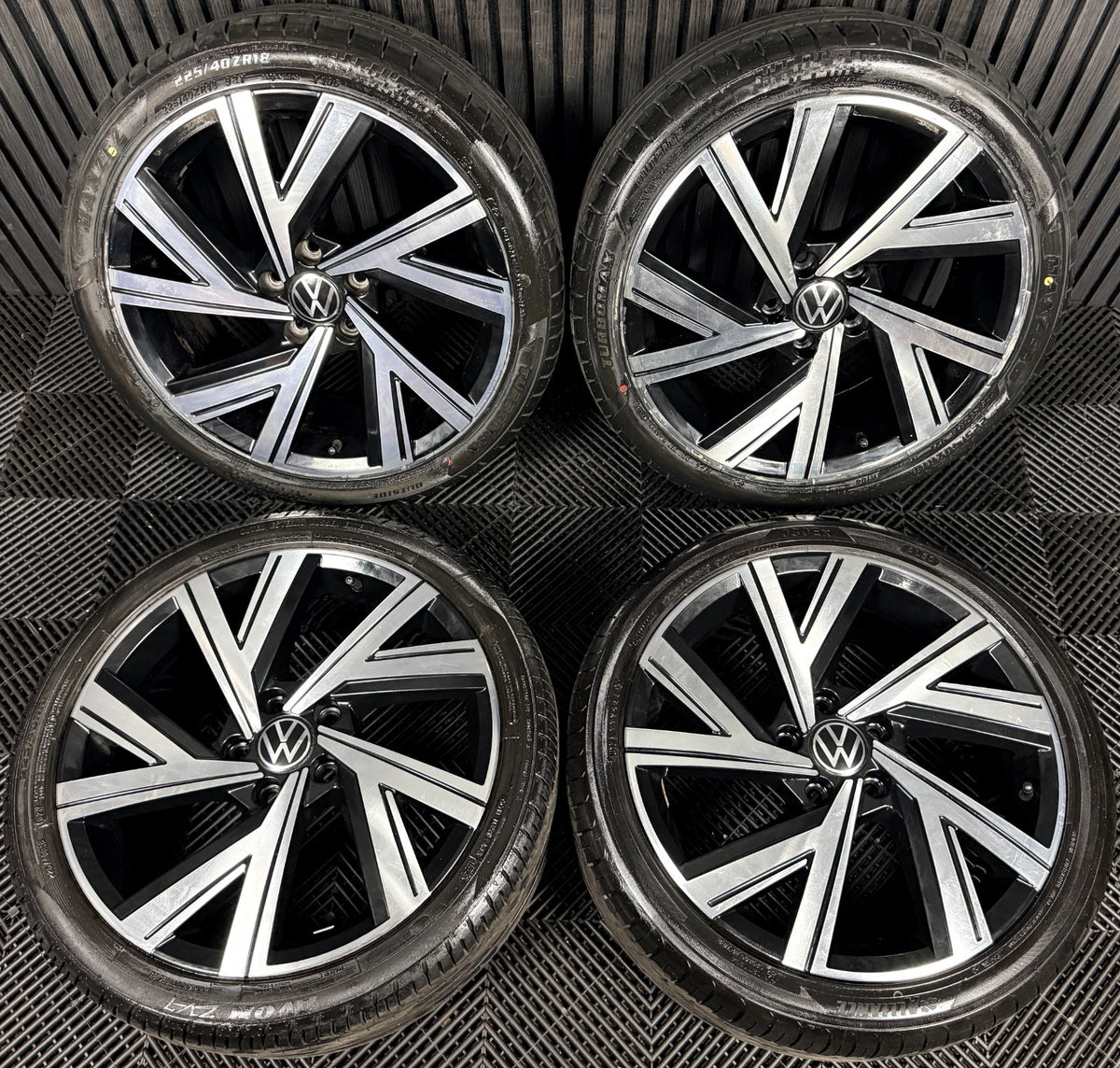 18" VW Golf GTD Mk8 R Line GT GTI Bergamo Wheels Tyres Alloys 5H0601025M Genuine
