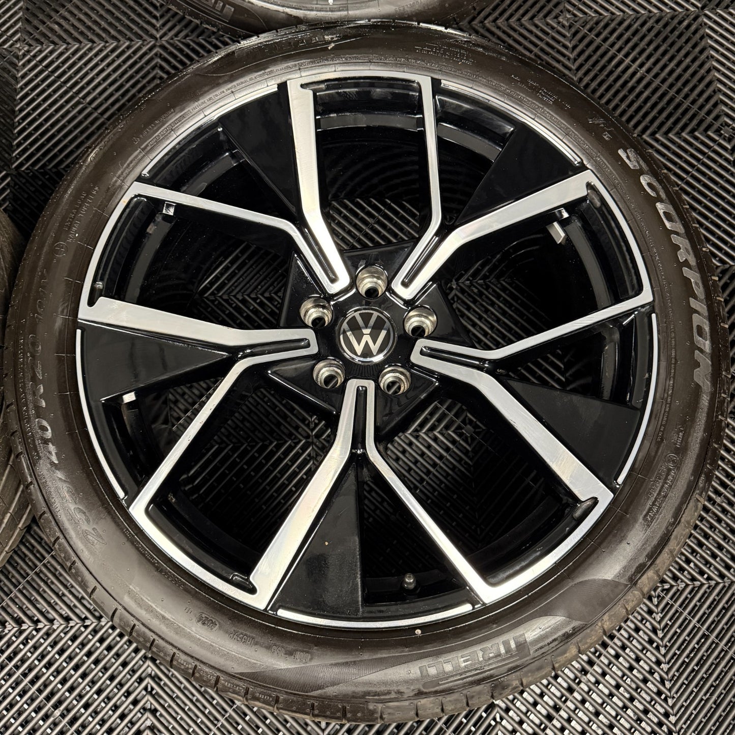 20" GENUINE VW TIGUAN R LINE LEEDS BLACK DC ALLOY WHEELS TYRES ALLOYS 571601025F