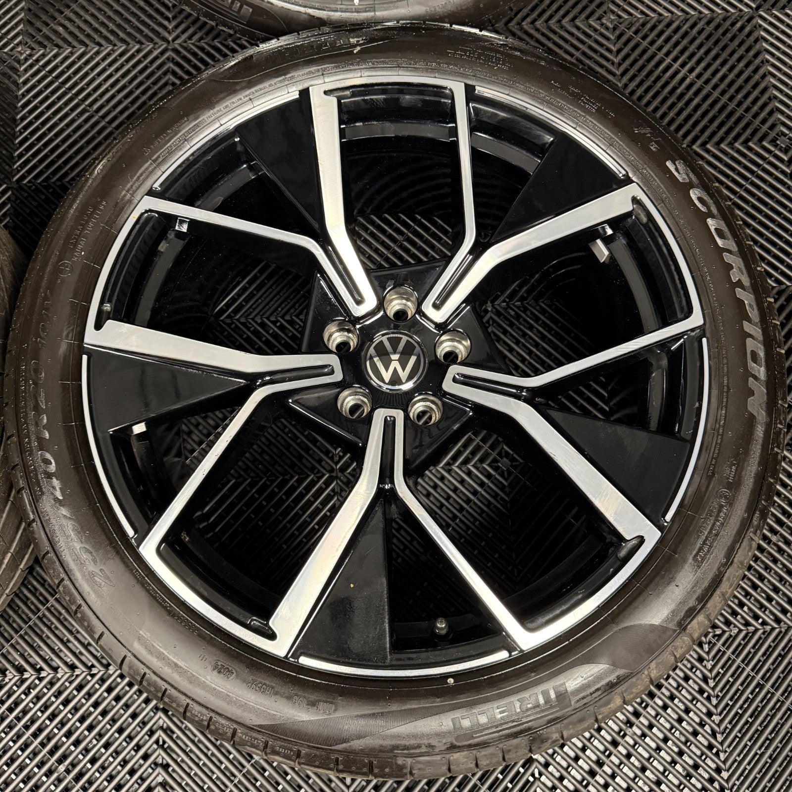 20" GENUINE VW TIGUAN R LINE LEEDS BLACK DC ALLOY WHEELS TYRES ALLOYS 571601025F