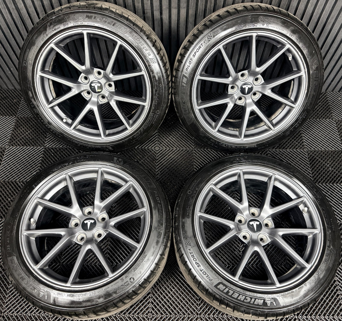 18'' Tesla Model 3 Grey Alloys Wheels Tyres 5X114.3 1044261-00-A Genuine
