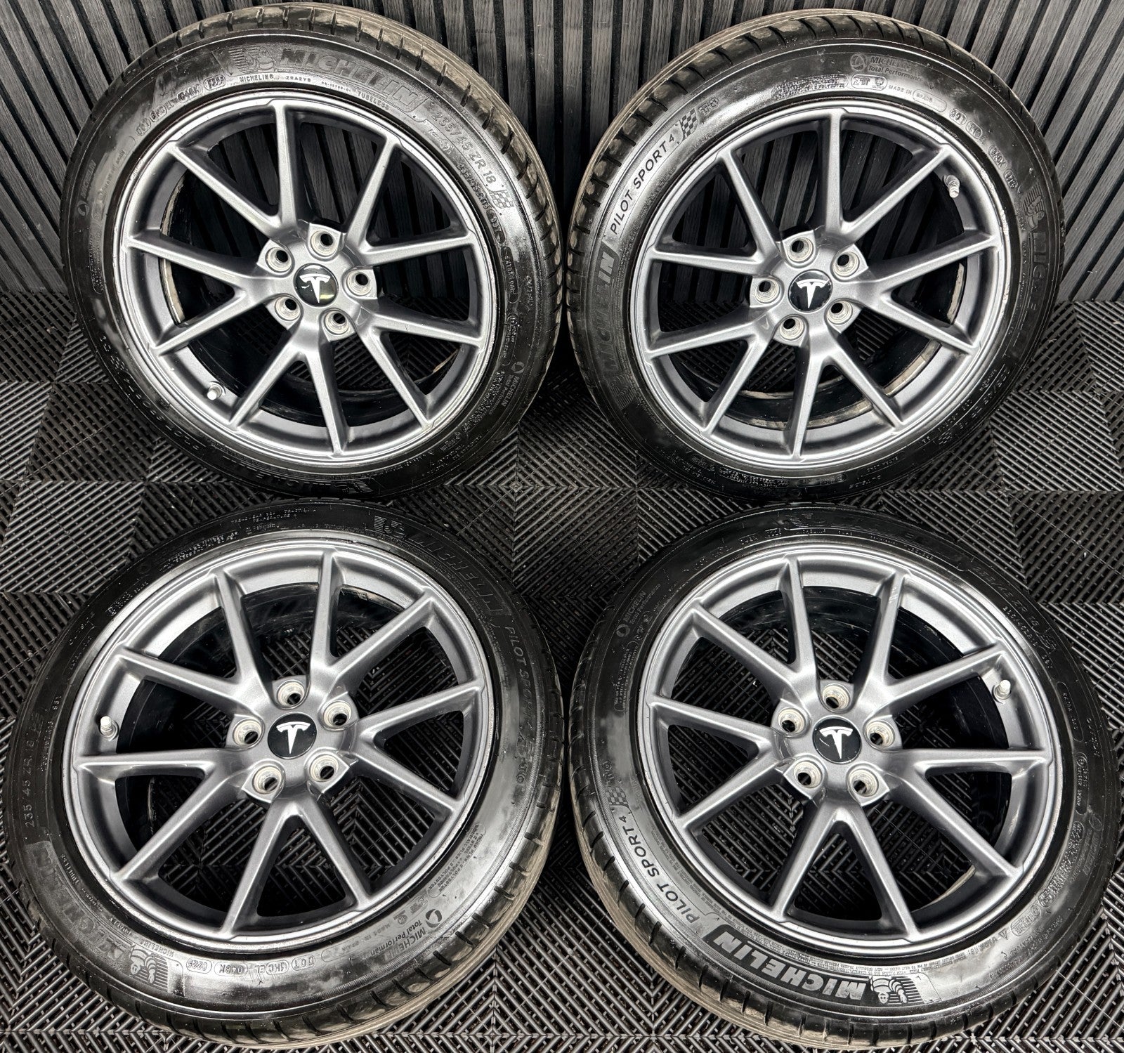 18'' Tesla Model 3 Grey Alloys Wheels Tyres 5X114.3 1044261-00-A Genuine