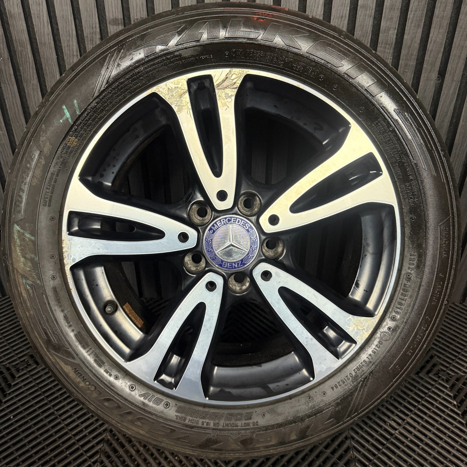 1X 16'' GENUINE MERCEDES A B CLASS CLA BLACK DC ALLOY WHEEL TYRE A2464010000