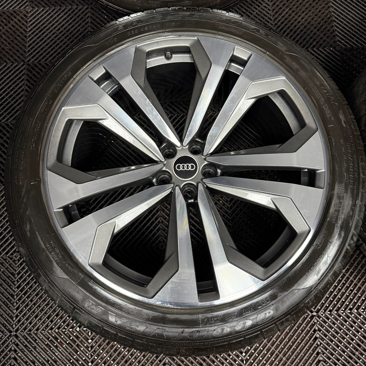22'' GENUINE AUDI SQ8 Q8 S LINE 4M ALLOY WHEELS ALLOYS TYRES 4M8601025K