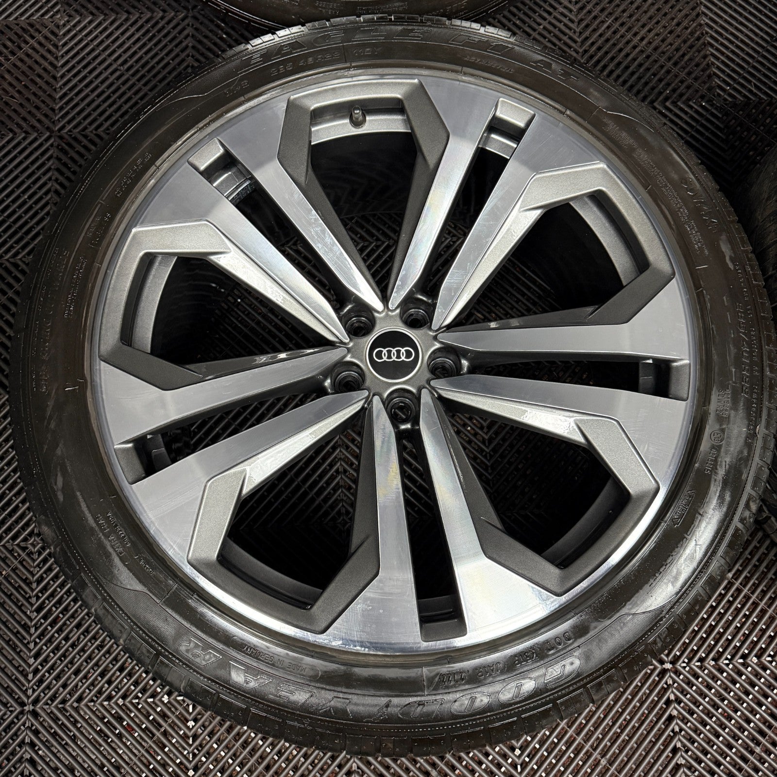 22'' GENUINE AUDI SQ8 Q8 S LINE 4M ALLOY WHEELS ALLOYS TYRES 4M8601025K