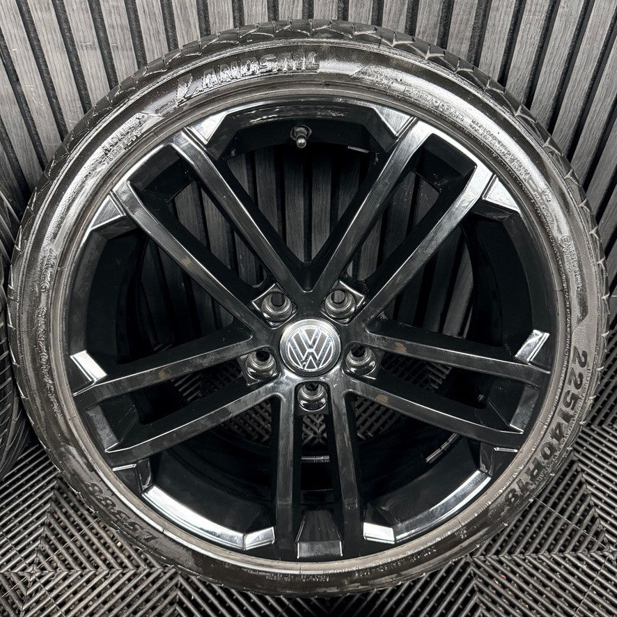 18" VW Golf Nogaro Black GTD GTI GT Mk7 Alloy Wheel Tyres 5G0601025AQ Genuine