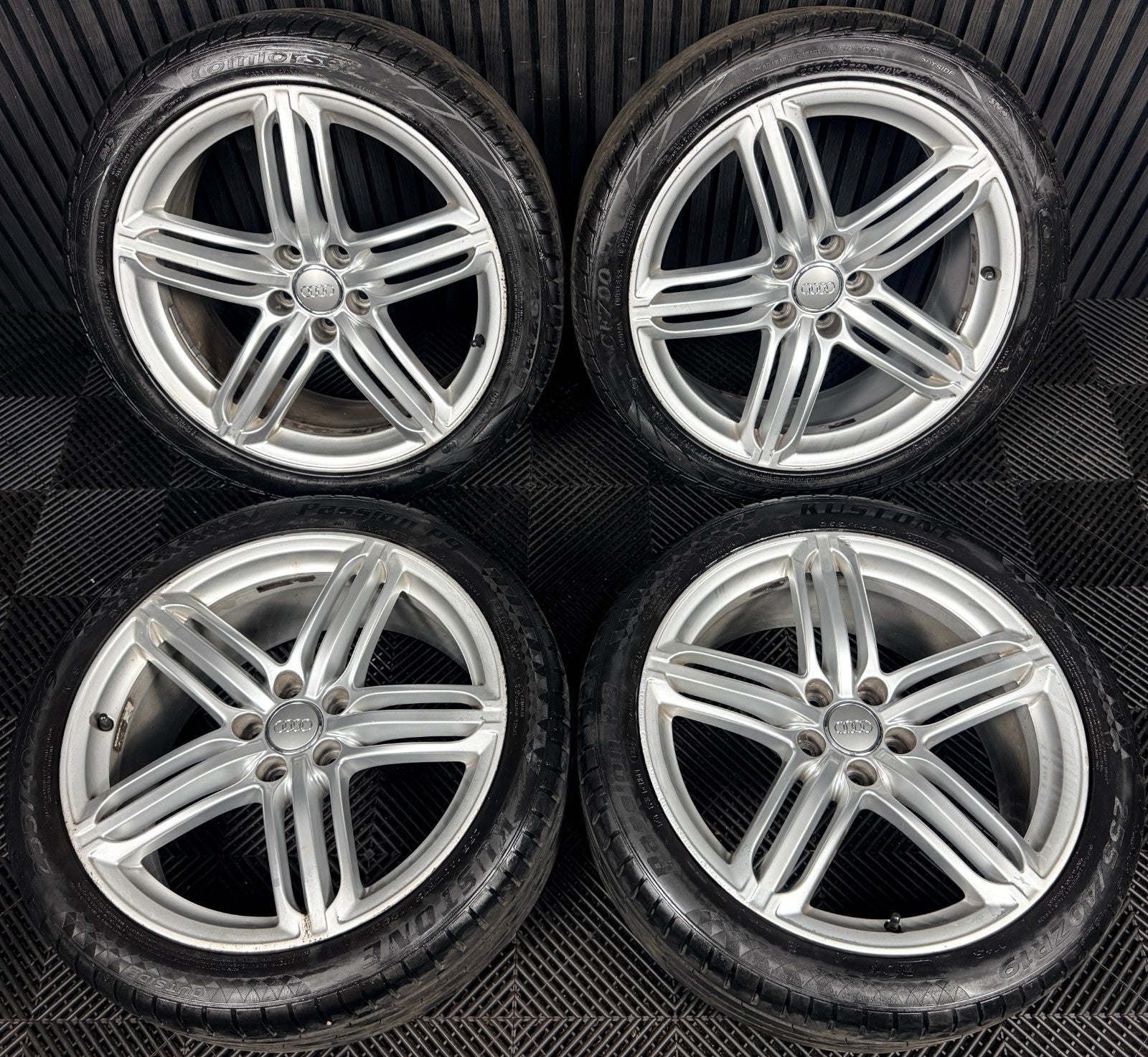 19'' Audi Q3 S Line 5 Triple Segment Wheels Tyres Alloys 8U0601025AC Genuine