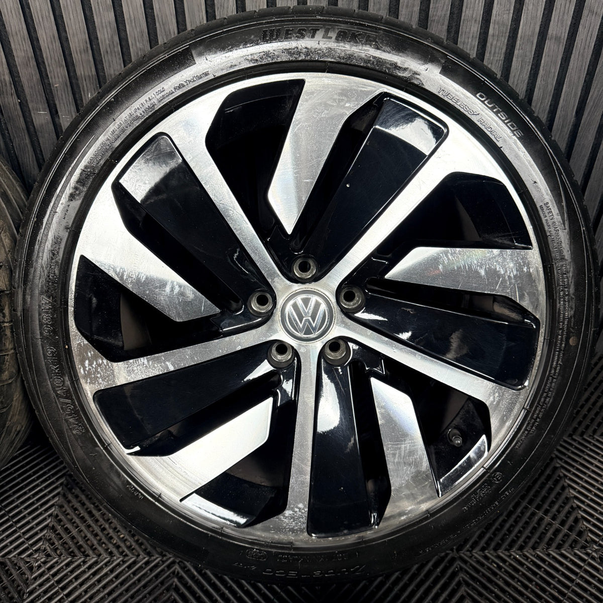 19'' VW Arteon Montevideo Black DC R Line Wheels Tyres Alloys 3G8601025P Genuine