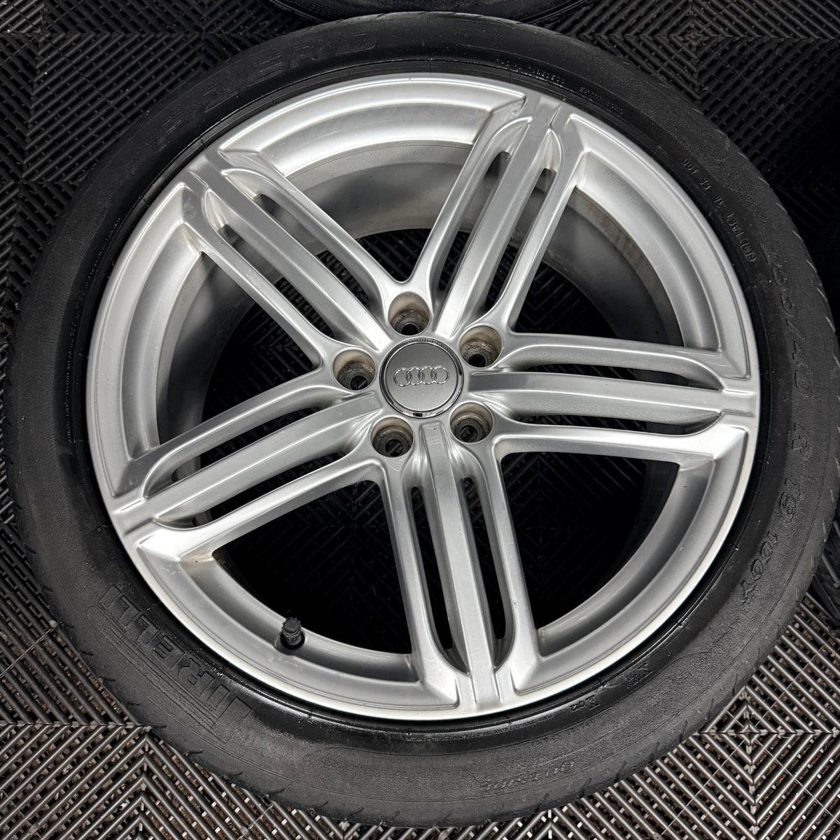 19'' Audi Q3 S Line 5 Triple Segment Wheels Tyres Alloys 8U0601025AC Genuine