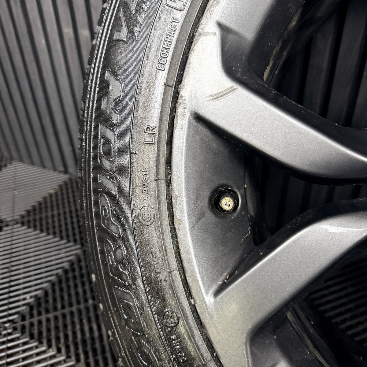1X 19'' Land Rover Discovery Sport Evoque Grey Alloy Wheel Tyre Genuine