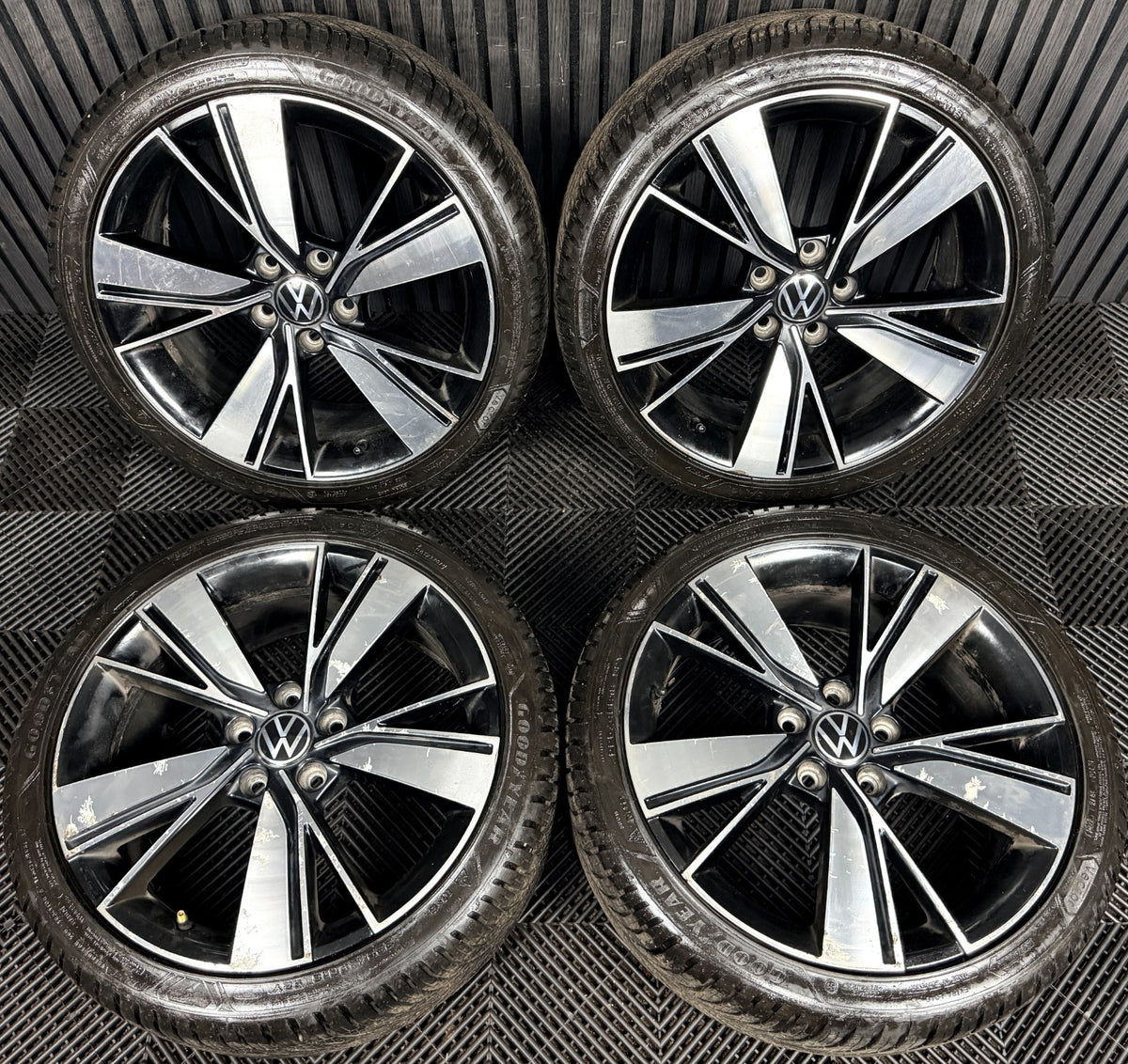 18" VW Golf GTD Mk8 GT GTI Bakersfield Wheels Tyre Alloy 5H0601025J Genuine