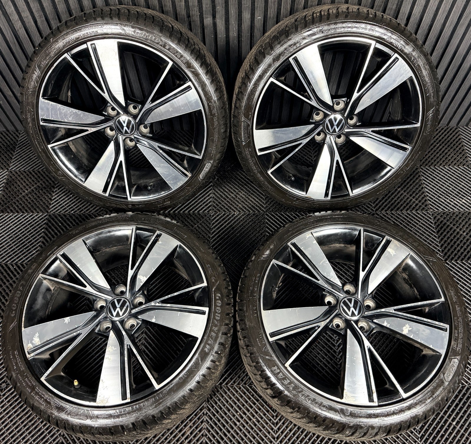 18" VW Golf GTD Mk8 GT GTI Bakersfield Wheels Tyre Alloy 5H0601025J Genuine