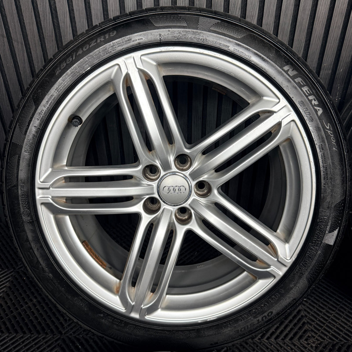19'' Audi Q3 S Line 5 Triple Segment Wheels Tyres Alloys 8U0601025AC Genuine