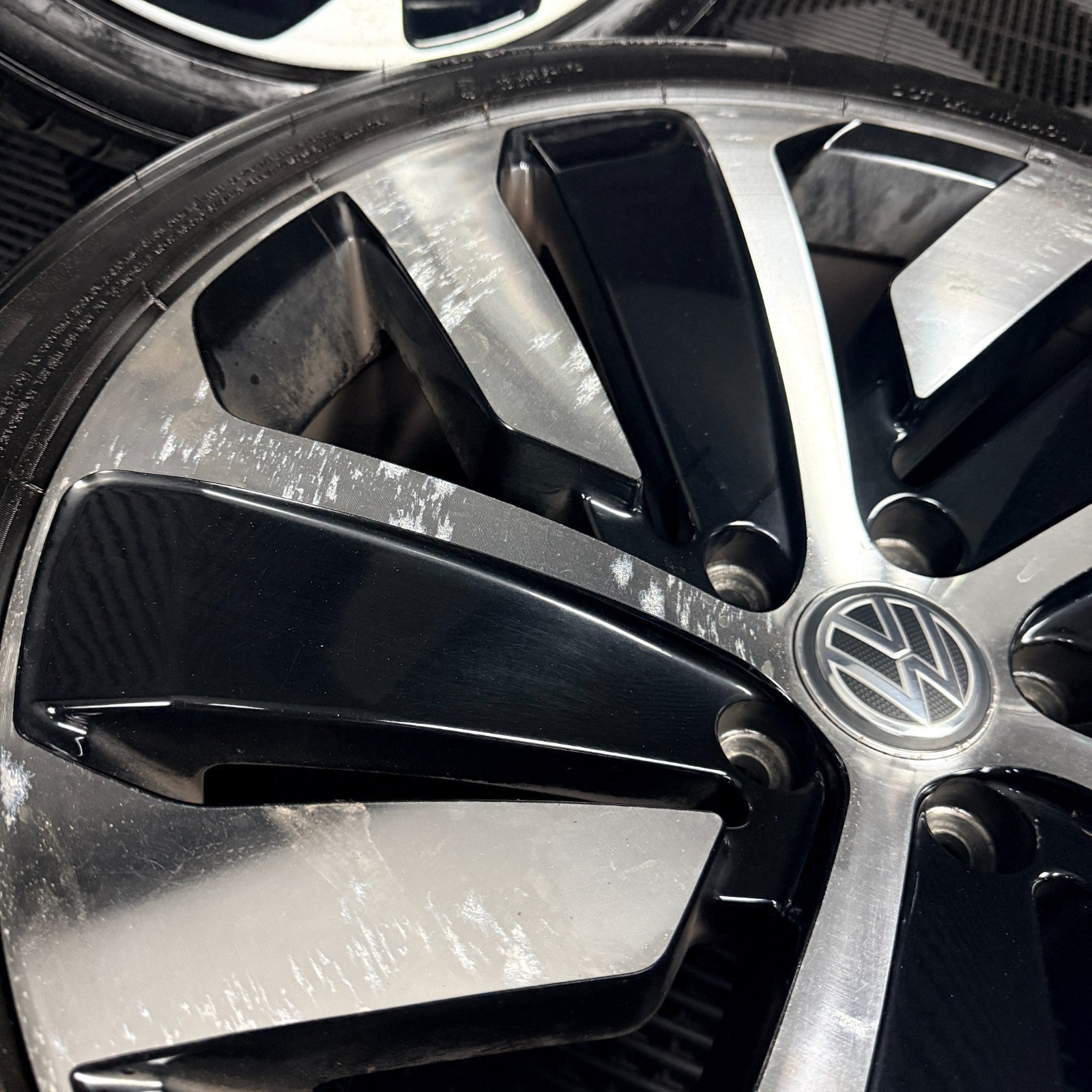 19'' VW Arteon Montevideo Black DC R Line Wheels Tyres Alloys 3G8601025P Genuine